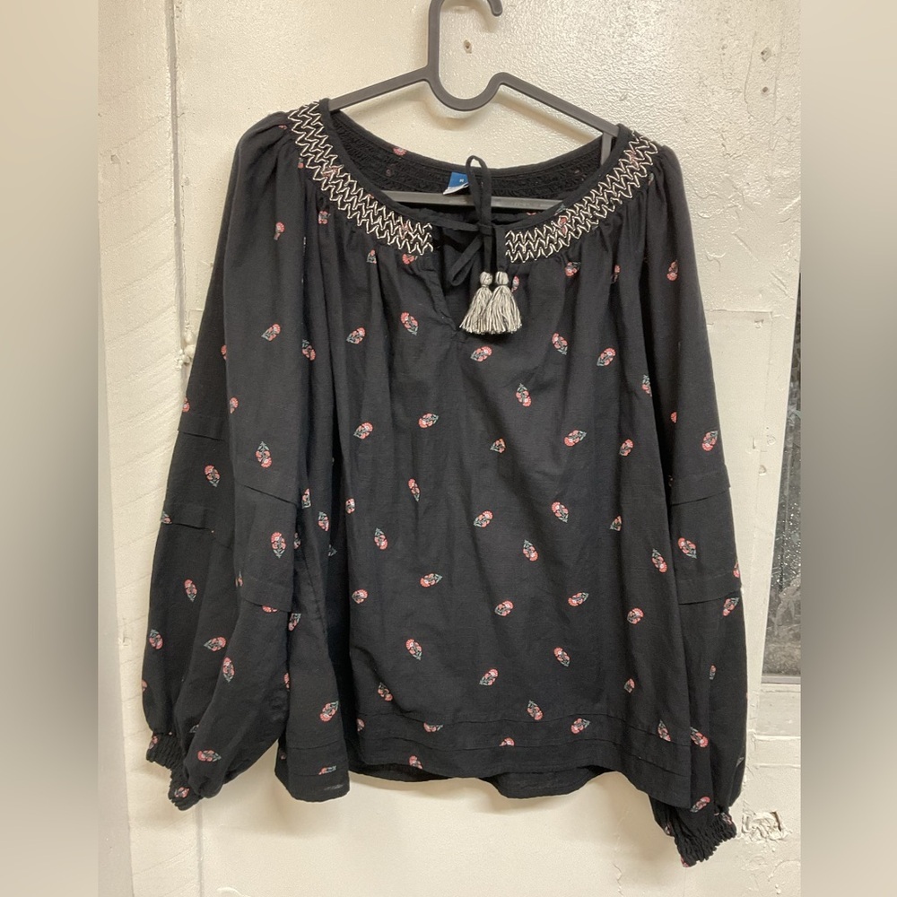 Old Navy  size M Puff-Sleeve Floral Smocked Poet Swing Blouse Top